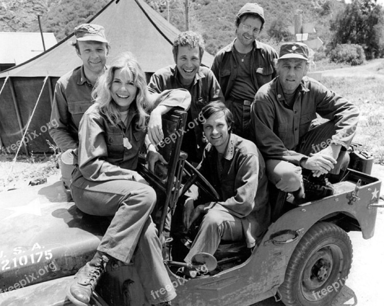 Larry Linville Wayne Rogers Gary Burghoff Loretta Swit Alan Alda