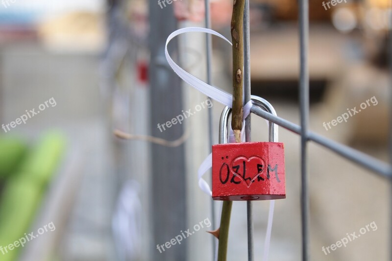 Love Castle Padlock Symbol Engraving Grid