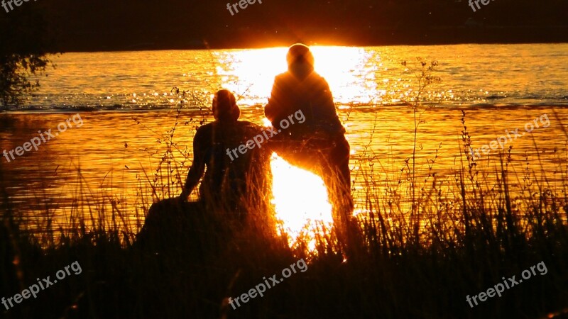 Silhouette Lovers Light Rays Atmosphere