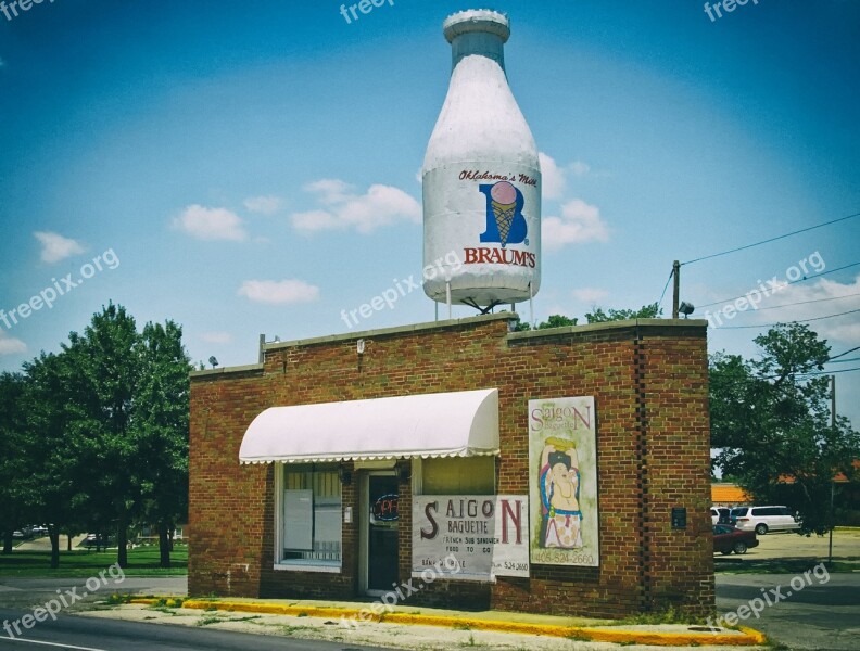 Braum's Milk Store Shop Route 66 Road