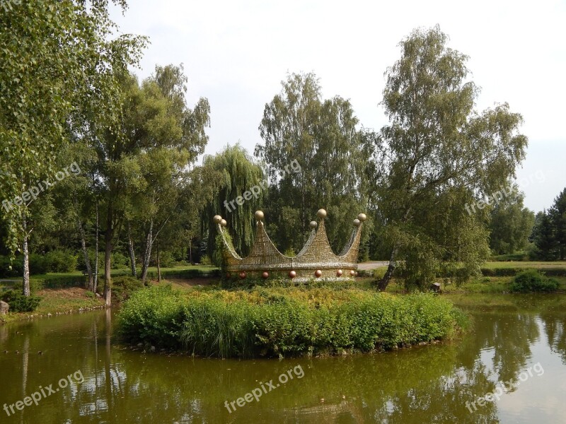 Crown Ornament Park Nature Water