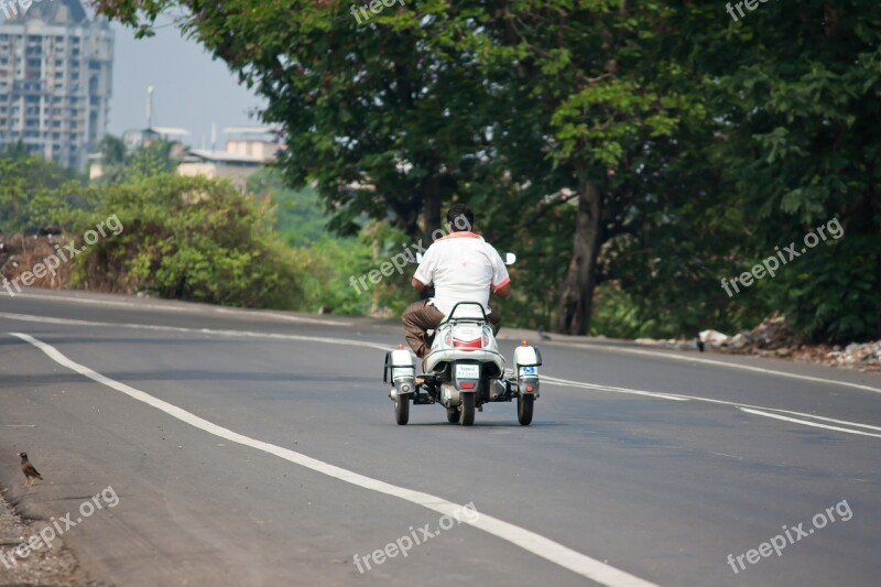 Scooter Trike India Road Traffic