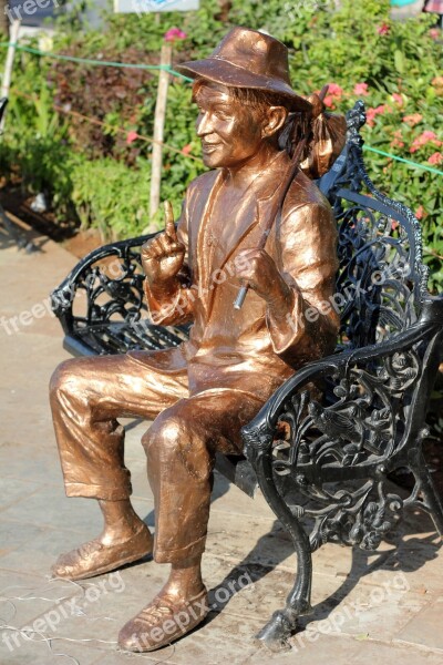 Bollywood Raj Kapoor Statue Bronze Free Photos