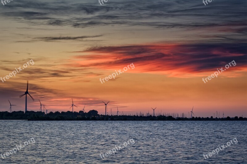 Heat Wave Ijsselmeer Windmills Medemblik Twilight