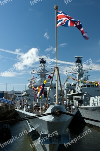 Hms Northumberland Royal Navy Frigate 900 Tonnes Hms Chatham Alongside Royal Navy Open Day