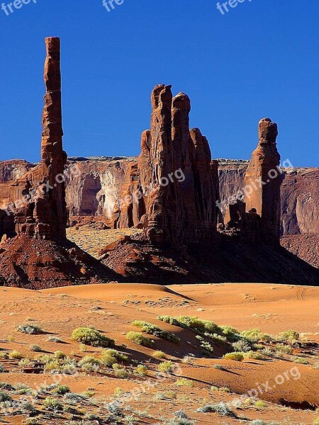 Valley Monument Pole Totem Formations