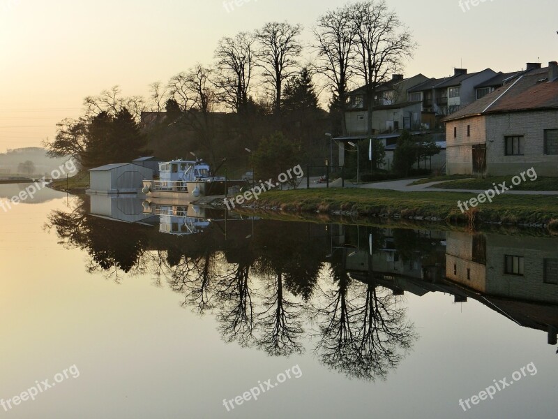 Sky Water Mirroring Sunset Dusk