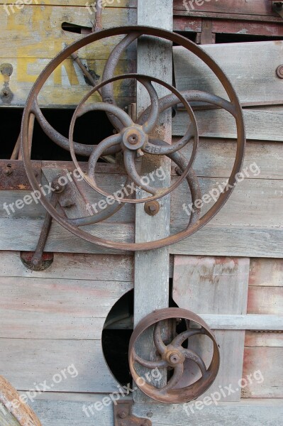 Wagon Wheel Antique Vintage Gear