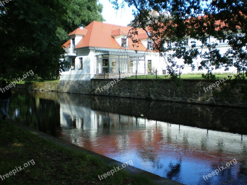 Moated Castle Moat Places Of Interest Castle Mellenthin