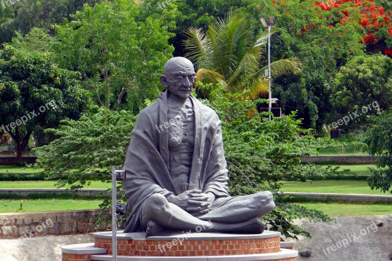 Statue Gandhi Meditation Yoga Pyramid Valley