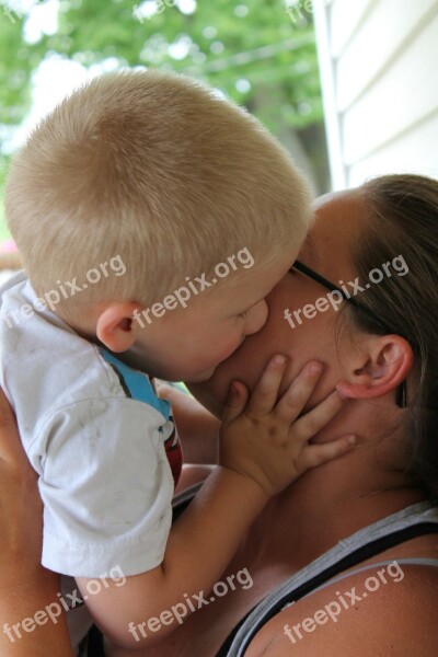 Kiss Toddler Family Love Auntie