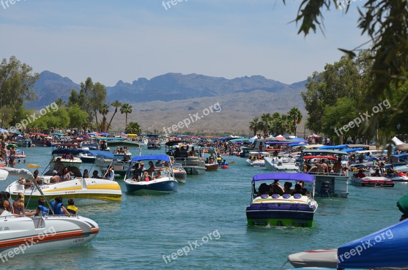 London Bridge Lake Havasu Boats Sun Memorial Day