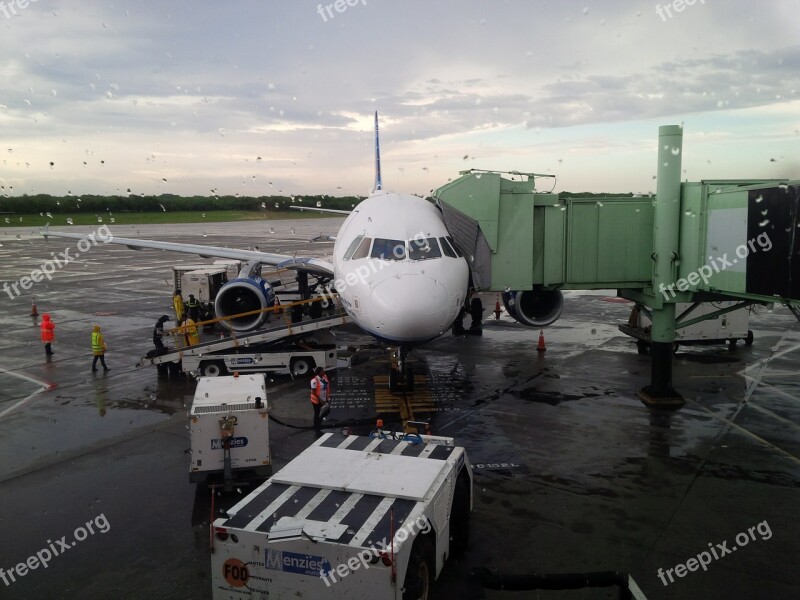 Airplane Rain Airport Passenger Traffic Air Transportation