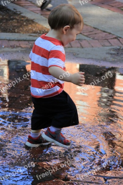 Wee Kid Splashes Water Free Photos