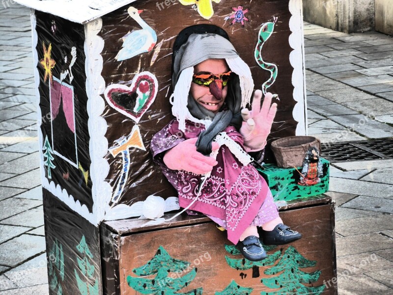 Street Theater Witch's House Puppet Show Free Photos