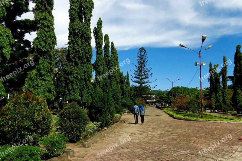 Park Green People Couple Walk