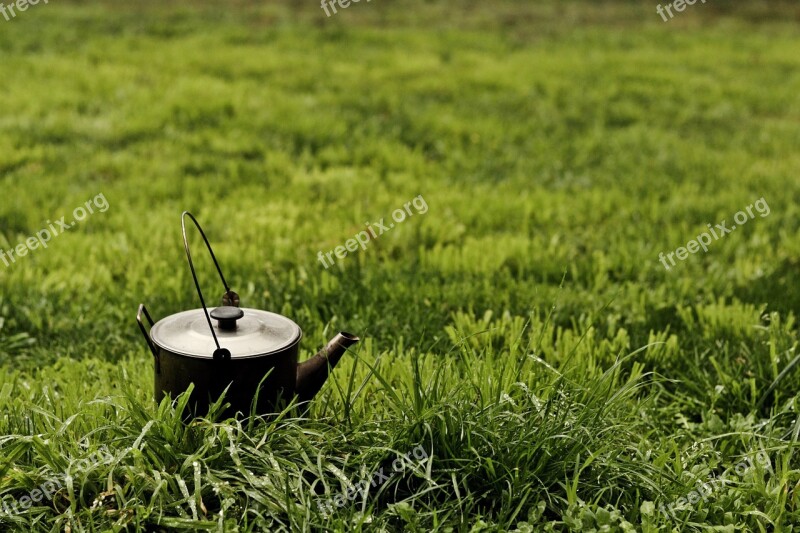 Kettle Outside Grass Green Metal