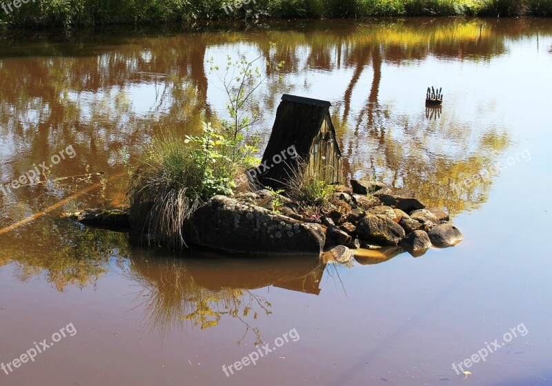 Water Pond Island Small Cottage