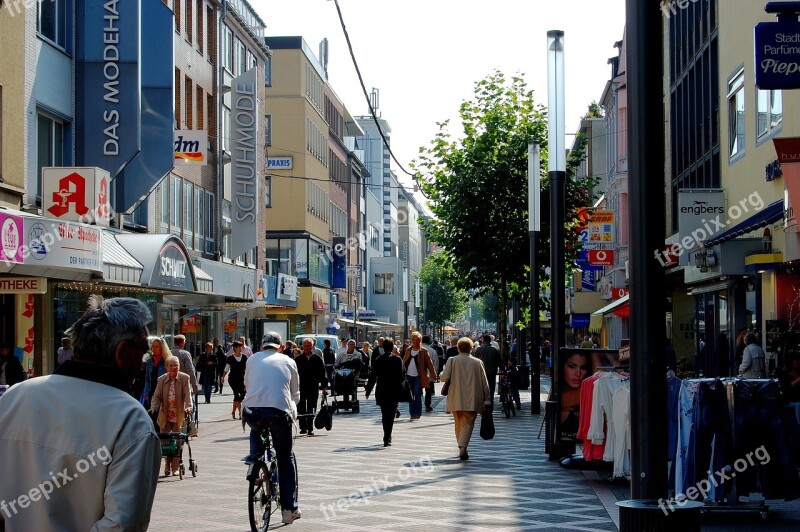 Shopping Street Passers By Animated Gelsenkirchen City