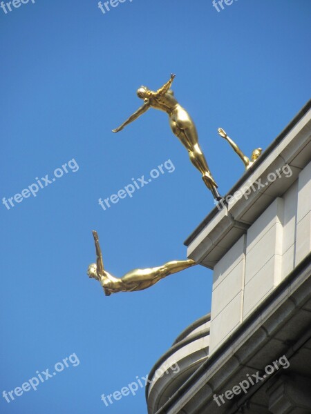 London Sculpture Naked Gold Sky