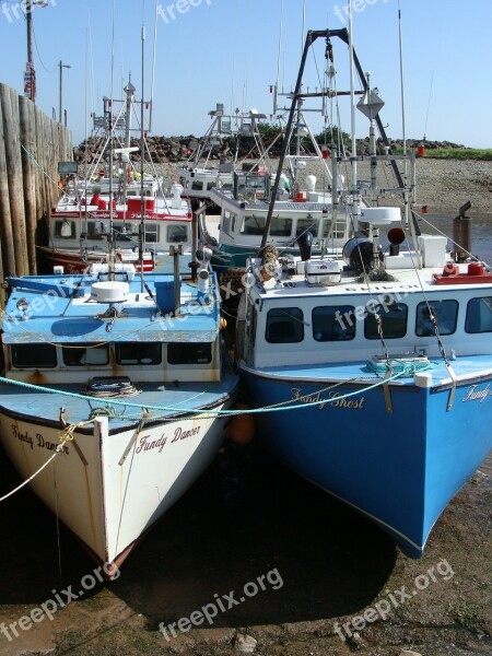 Boats Bay Of Fundy Tide Out Summer Strong Shadows