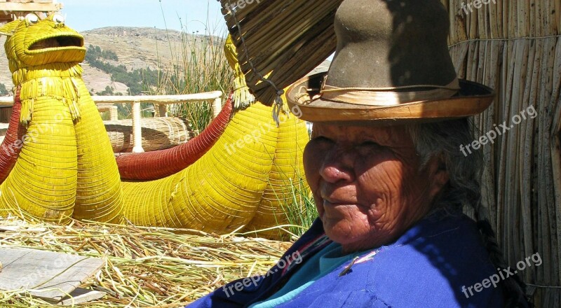 Peru Titcacasee Uros Floating Islands Woman