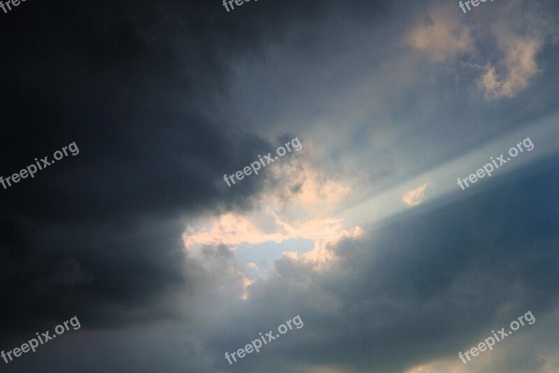 Dark Clouds Rays Of The Sun Clouds After The Storm The Rays