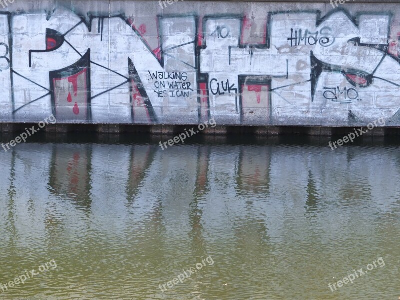 Graffiti Water Mirroring Wall Berlin