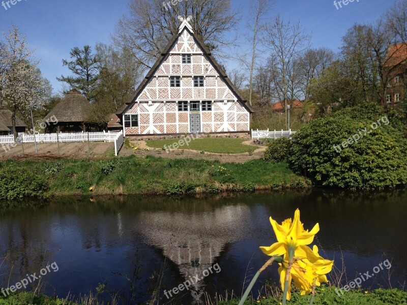 Truss Mirroring Spring Stade Historically