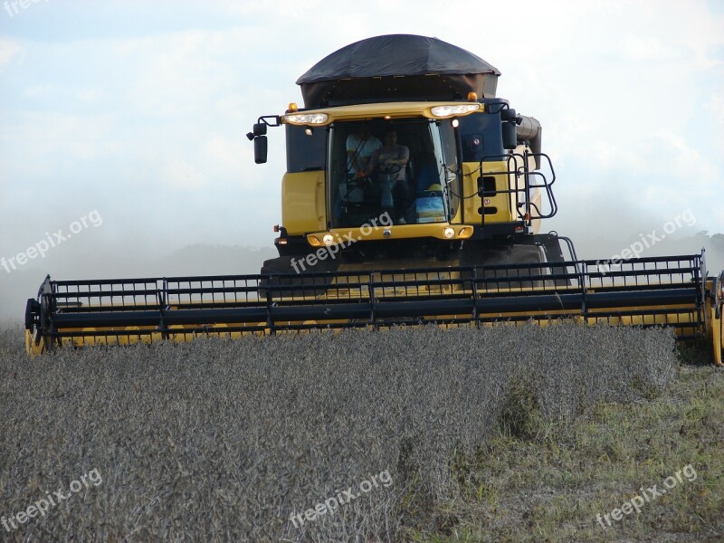 Soybeans Harvester Agricultural Machine Soybeans In The Cerrado Goiás