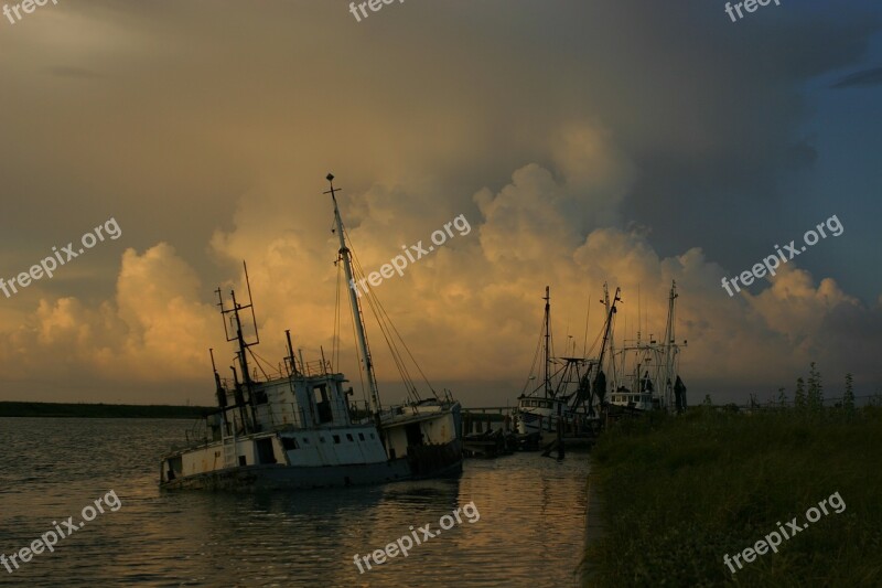 Shipwreck Ocean Sky Ship Boat