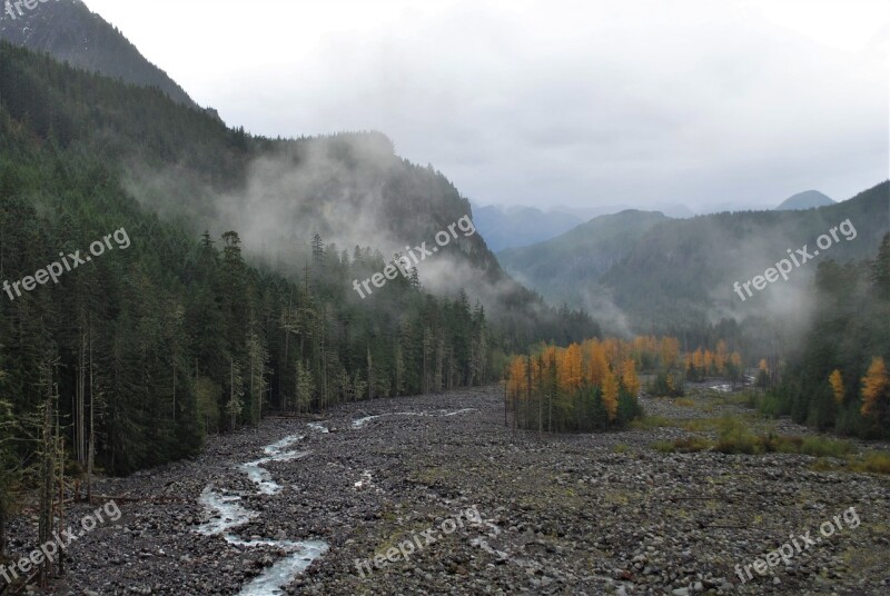 Riverbed Indian Summer National Park Usa Fog