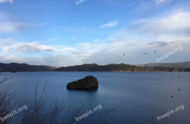 Lugu Lake Small Luo Water Mountains Lake Water