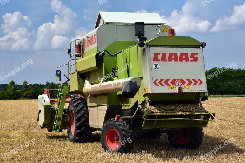 Harvester Grain Harvest Field Glean Harvested