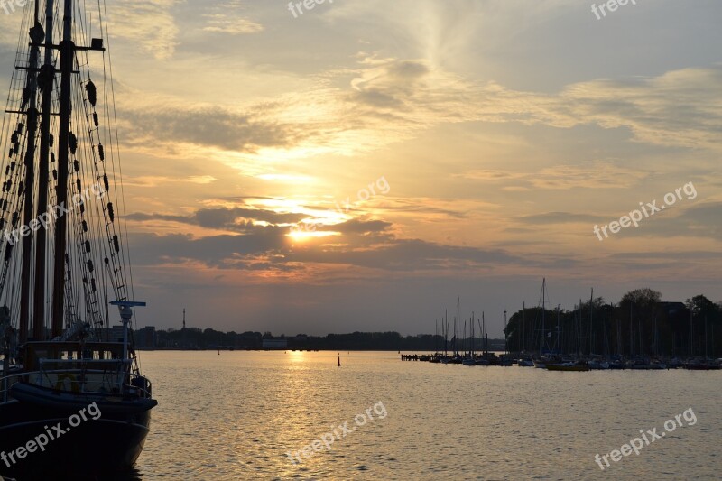 Rostock City ​​harbor Hanseatic City Warnow Dusk