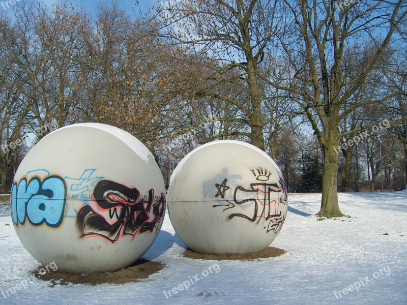 Winter Claes Oldenburg Sculpture Münster Aasee