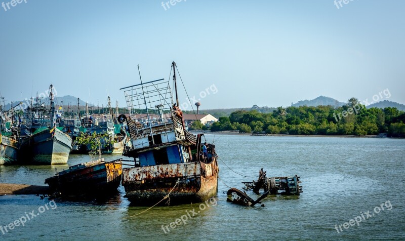 Shipwreck Wreckage Wreck Sea Ocean