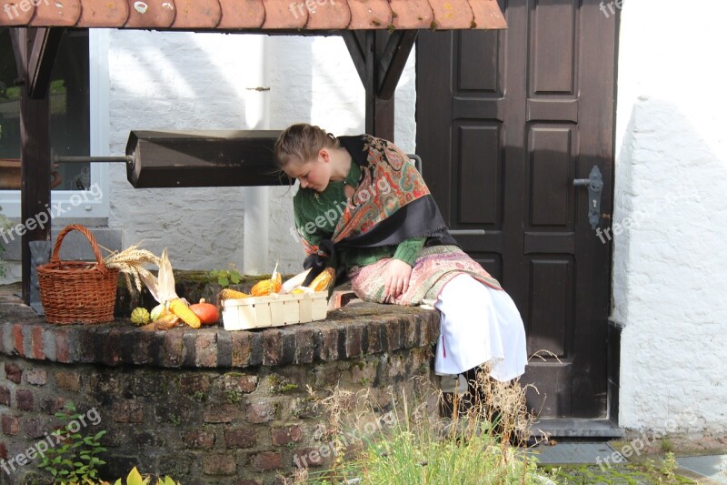 Farmer's Wife Fountain Vegetables Middle Ages Free Photos