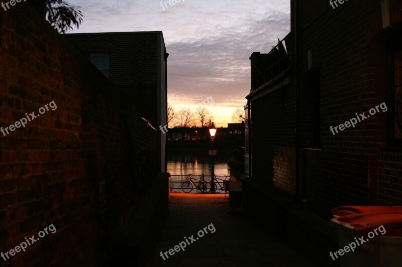 Alleyway Sunset Dark River London