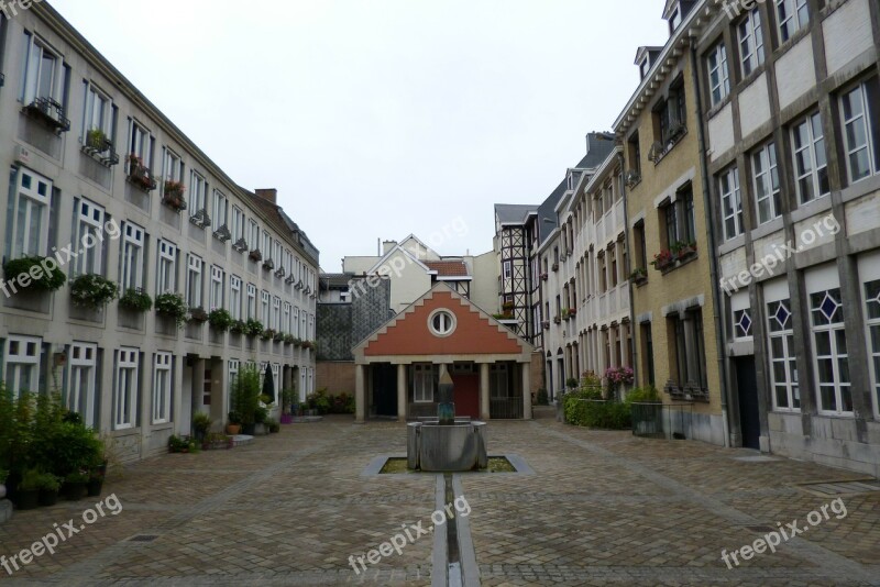 Courtyard Building Architecture Live Style