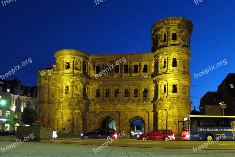 Trier Abendstimmung Kirchplatz Night Porta Nigra