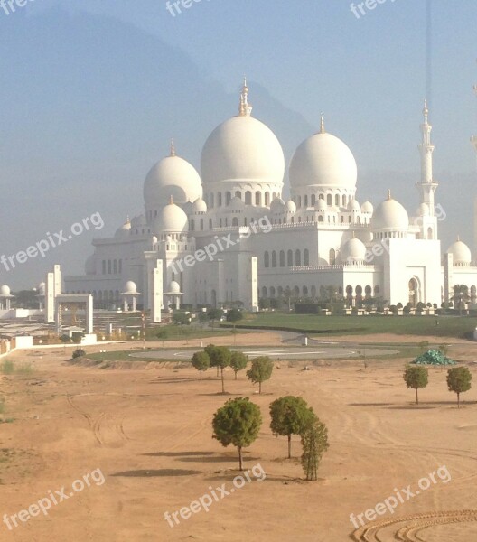 Moshe Abu Dhabi Building Islam Couple