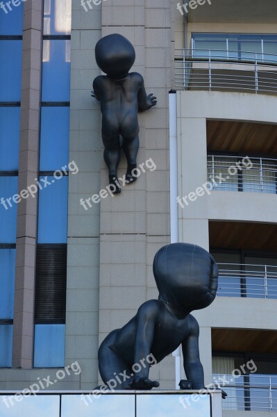 Art Babies Crawling Building David černý