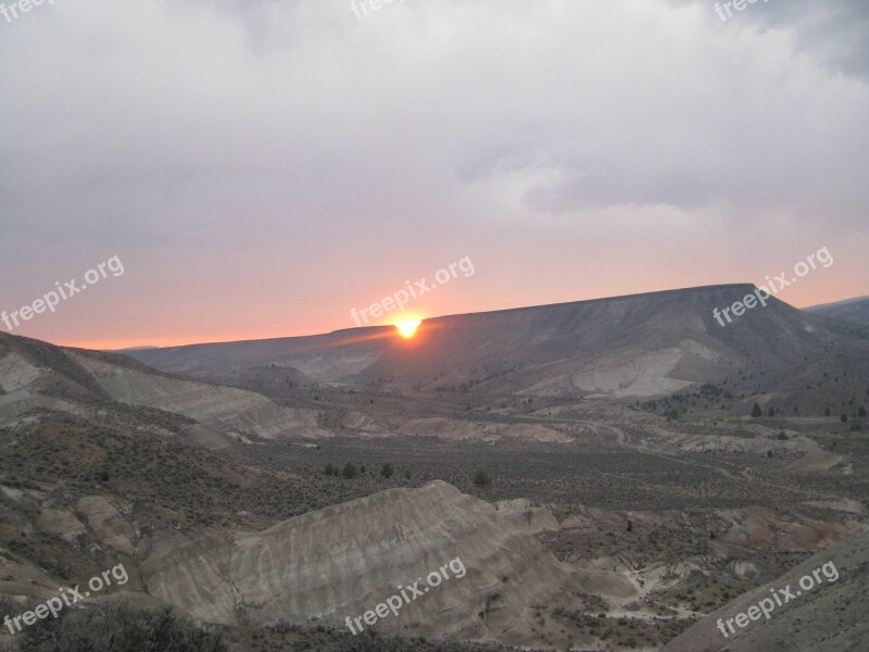 Devils Bite Sunset John Day Fossil Beds National Monument