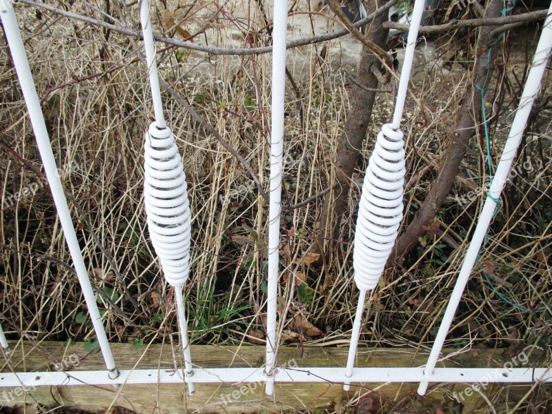 Garden Hag Iron Rods Ornament 28 08 2007 White