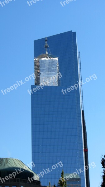 Skyscraper One World Trade Center Mirroring Manhattan Architecture