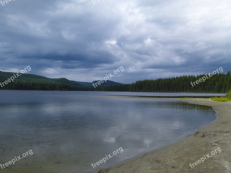 Bosk Lake British Columbia Canada Weather Thick Clouds