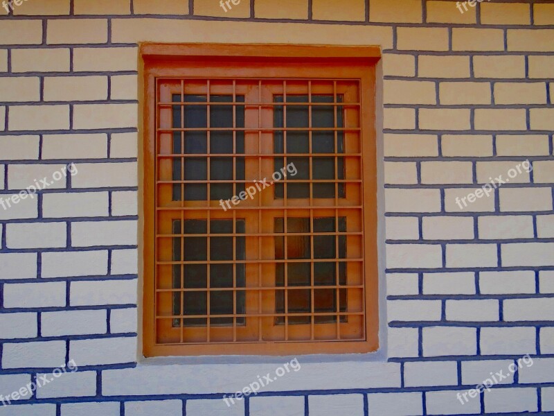 Window Rpli Wall Brick Patterned