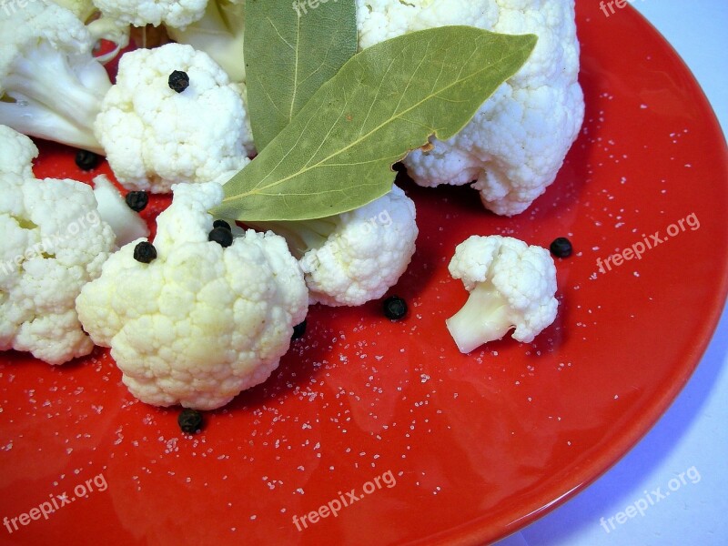 Plate Cauliflower Bay Leaf Pepper Salt