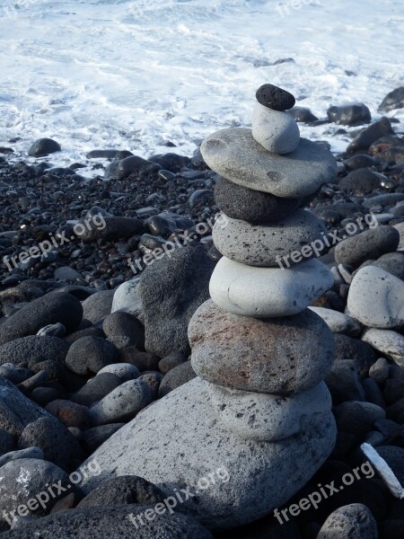 Stone Tower Balance Recovery Entspannng Beach